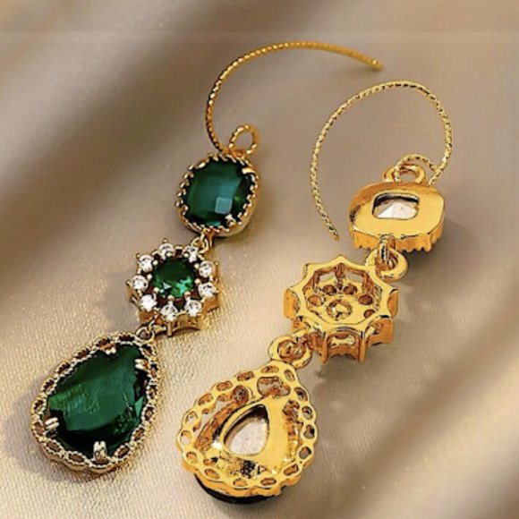 EMERALD GREEN 18K GOLD PLATED THREADER EARRINGS - Picture 2 of 3